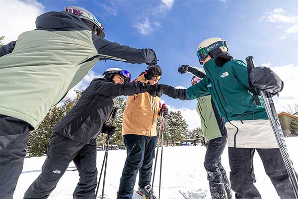 ToDoOntario - Blue Mountain Resort, group of skiers