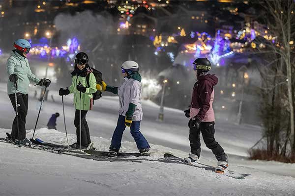 ToDoOntario - Blue Mountain Resort, night skiers and snowboarders