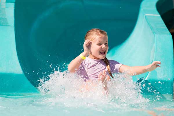 ToDoOntario - Blue Mountain Resort, pool slide & little girl