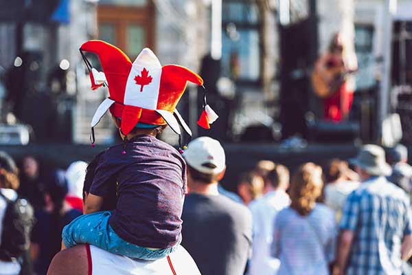 ToDoOntario - boy in Canada hat at concert