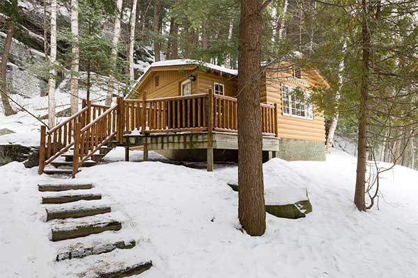 ToDoOntario - Cedar Grove Lodge, winter cabin