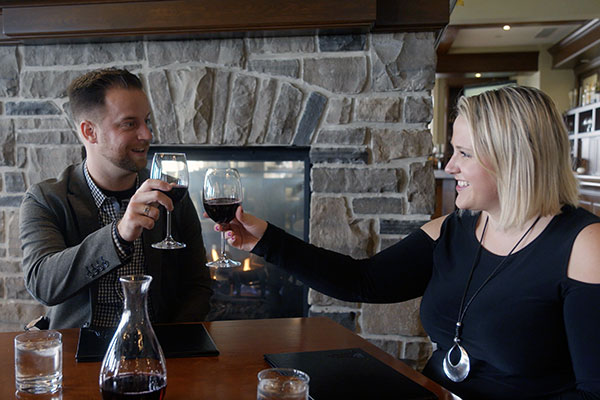 ToDoOntario - Cobble Beach Resort, Sweetwater Restaurant couple