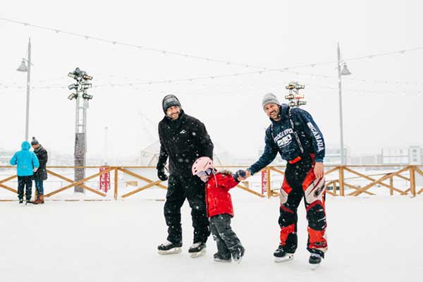 ToDoOntario - Friday Harbour Resort, family skating