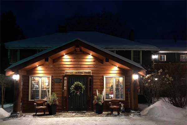 ToDoOntario - Heather Lodge, winter holiday season