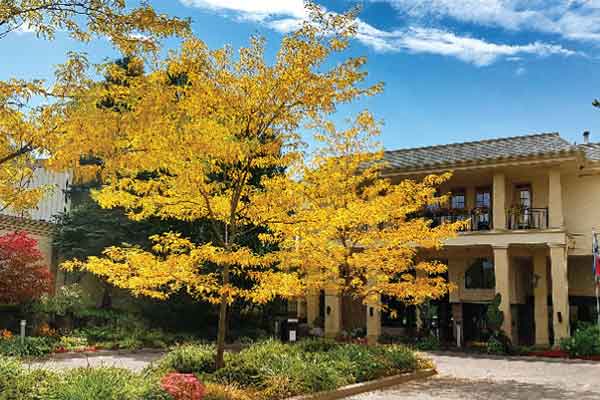 ToDoOntario, Hockley Valley Resort, entrance in fall