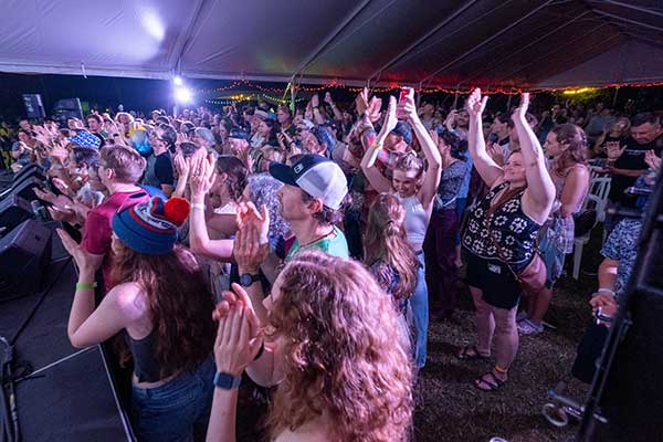 ToDoOntario - Mariposa Folk Festival crowd dancing