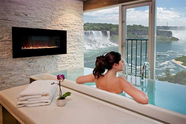 ToDoOntario - Sheraton Fallsview Hotel, infinity bathtub