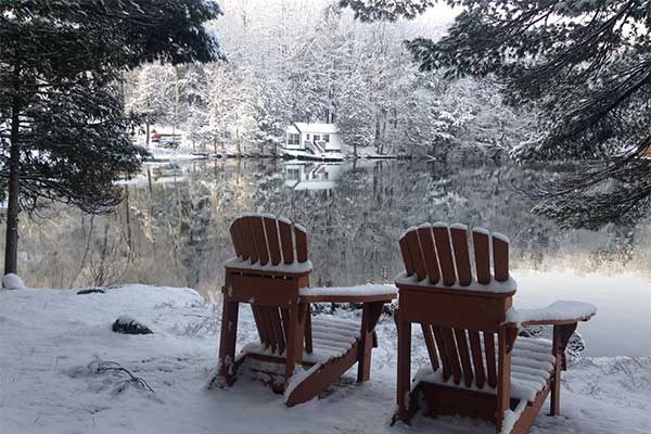 ToDoOntario, Sherwood Inn, winter snowy Muskoka chairs
