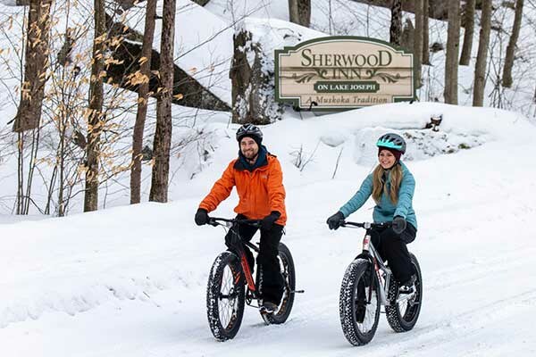 ToDoOntario - Sherwood Inn, couple fat biking in winter