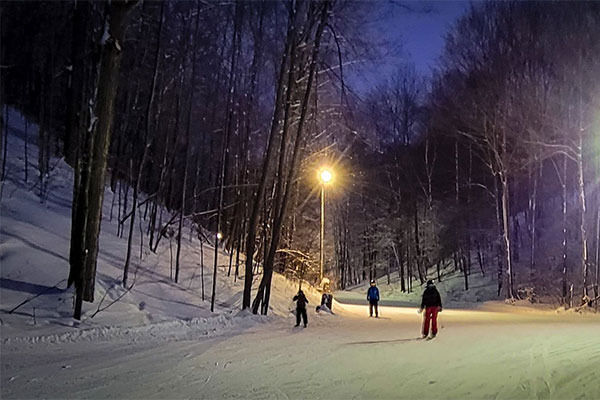 ToDoOntario - Snow Valley Resort, night skiers