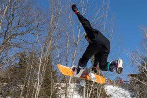 ToDoOntario - Snow Valley Resort, snowboarder
