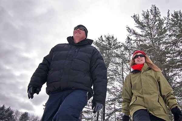 ToDoOntario - Yours Outdoors, couple snowshoeing