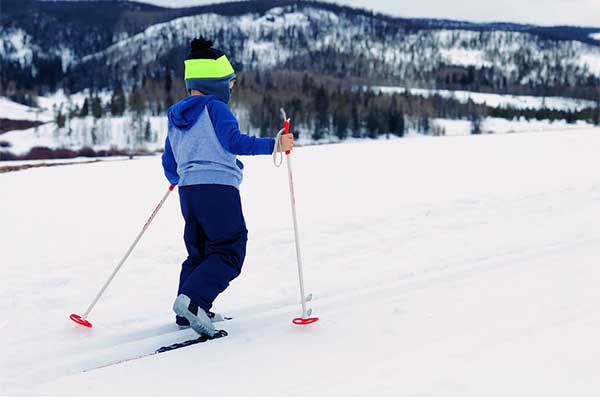 ToDoOntario, child cross country skiing