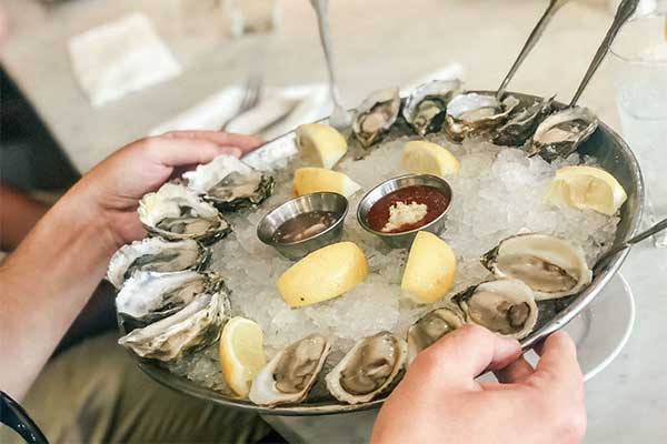 ToDoOntario - tray of oysters on the half shell