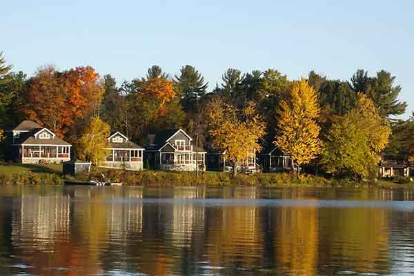 ToDoOntario, Bayview Wildwood Resort, cabins & fall leaf colours
